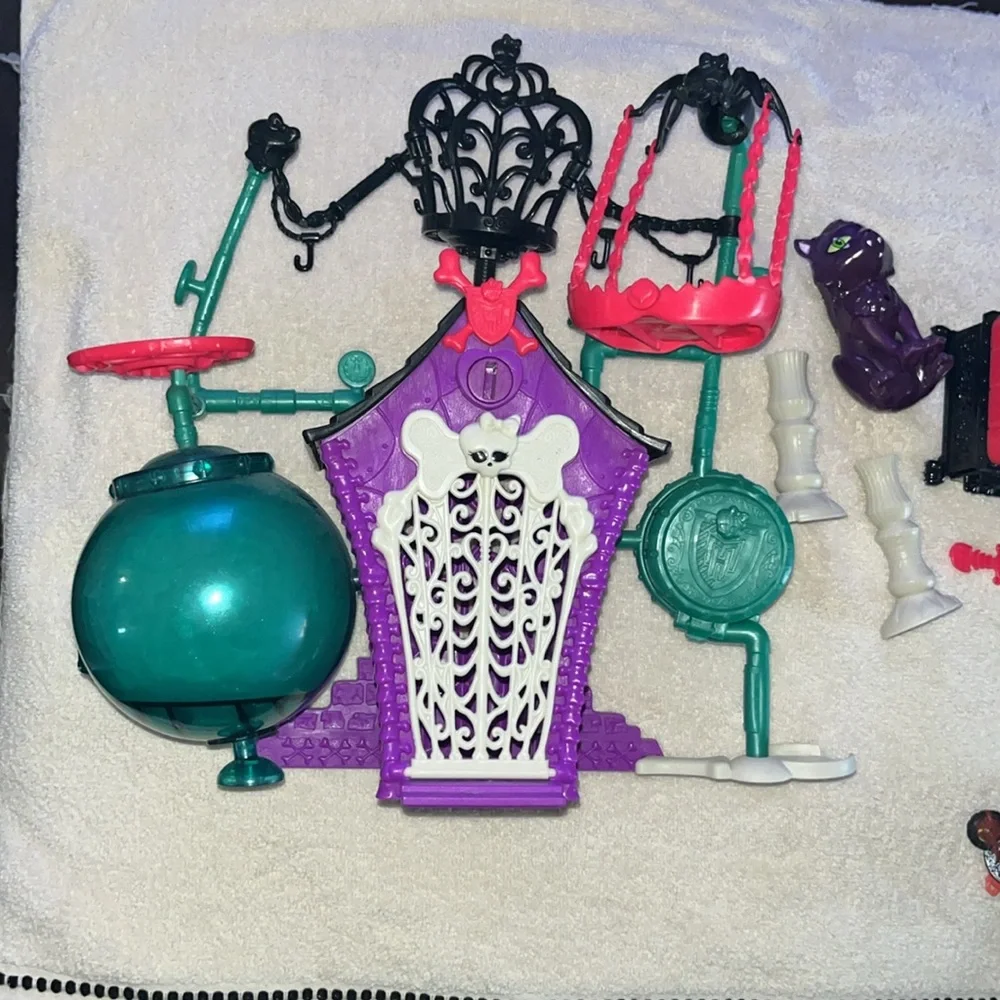Monster High Dollhouse Furniture Set - Picture 7 of 11